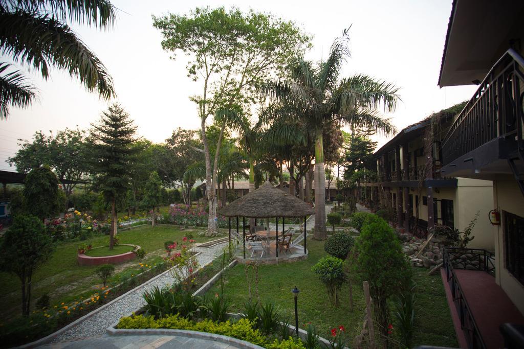 Chitwan Adventure Resort Sauraha Exterior foto